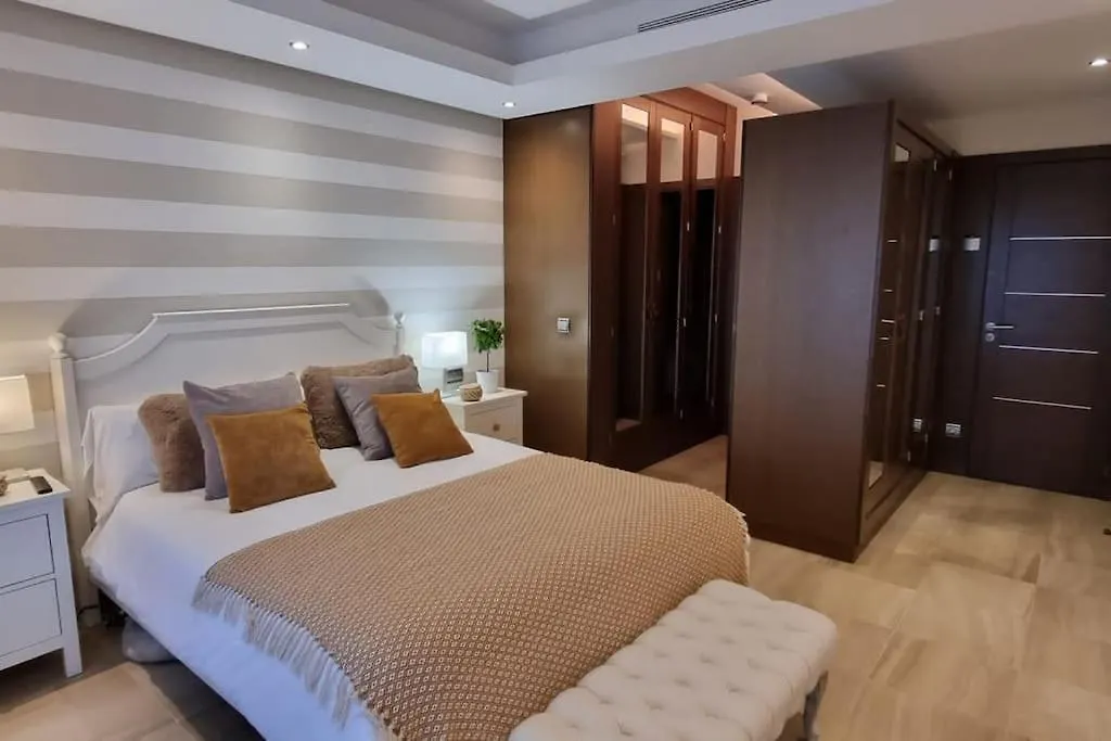 Apartamento Lujo En Primera Linea De Playa En Bahia De La Plata, Estepona Apartman